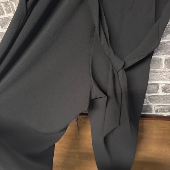 Express jumpsuit black vneck pockets tie waist - Picture 12 of 14